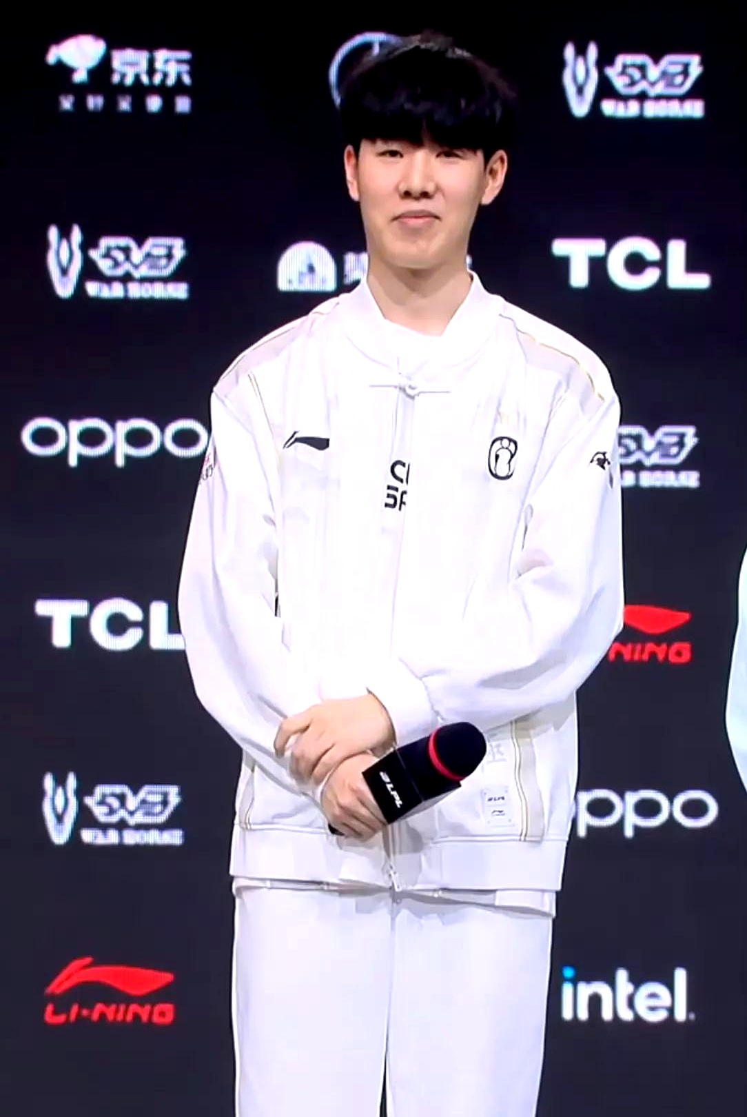 来自 Weibo Gaming 的祝福视频；团队成员：新年带来新事物，愿你所有的愿望都能成真！