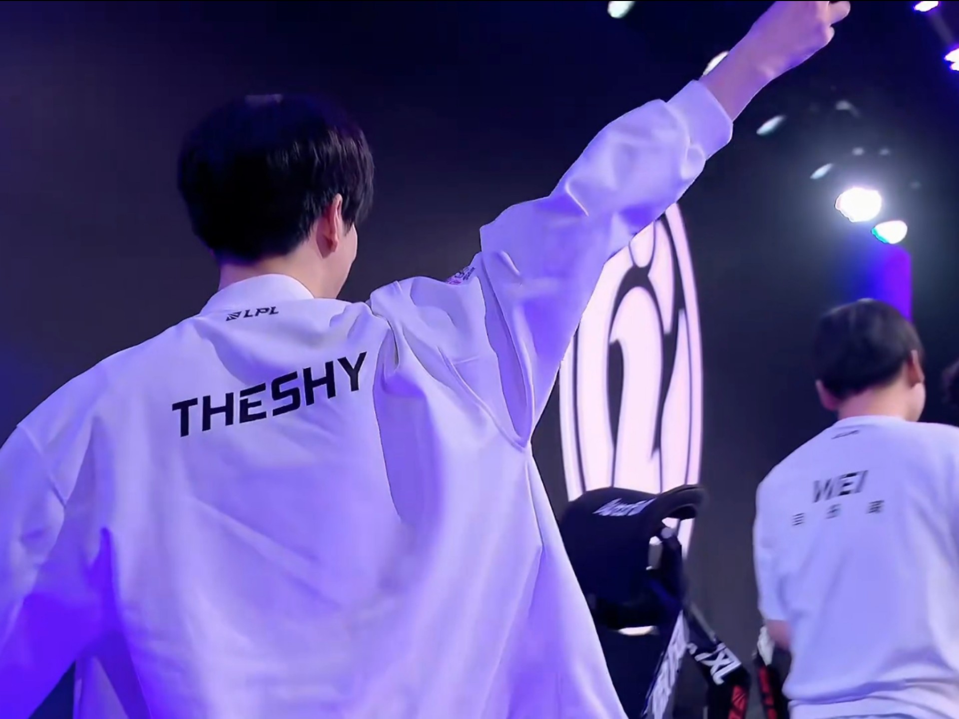 LPL夏季赛W1D5：WE交手LGD，EDG携新中辅挑战JDG