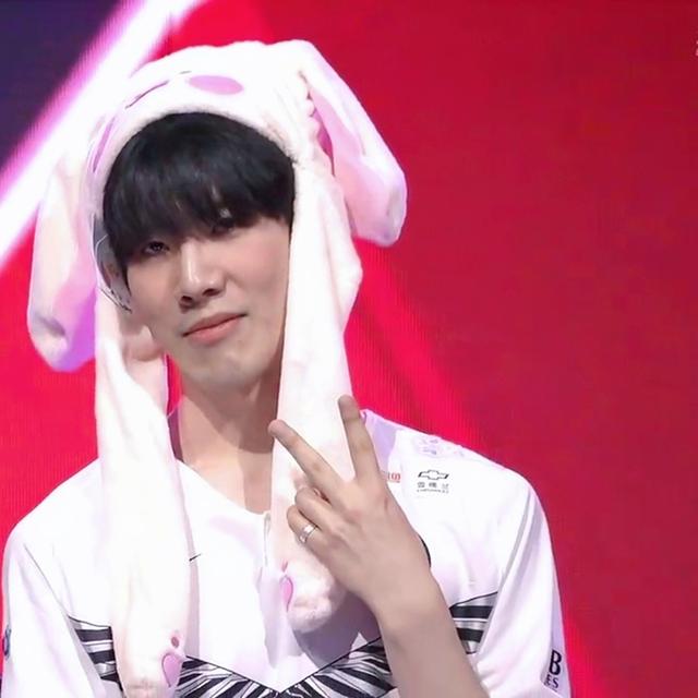 今天是Lwx与Crisp两名选手在LPL联赛登场六周年的日子